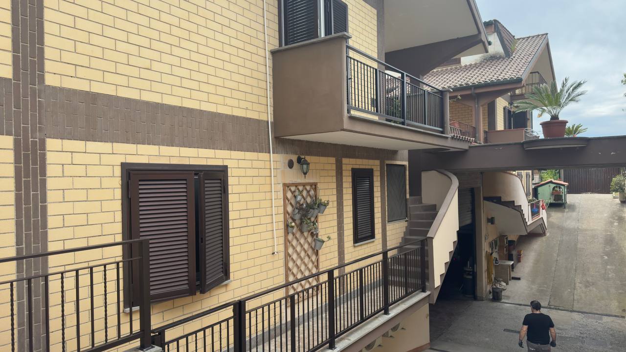 Balcone con ringhiera